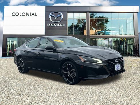 Used 2024 Nissan Altima 2.5 SR w/ SR Premium Package image 1