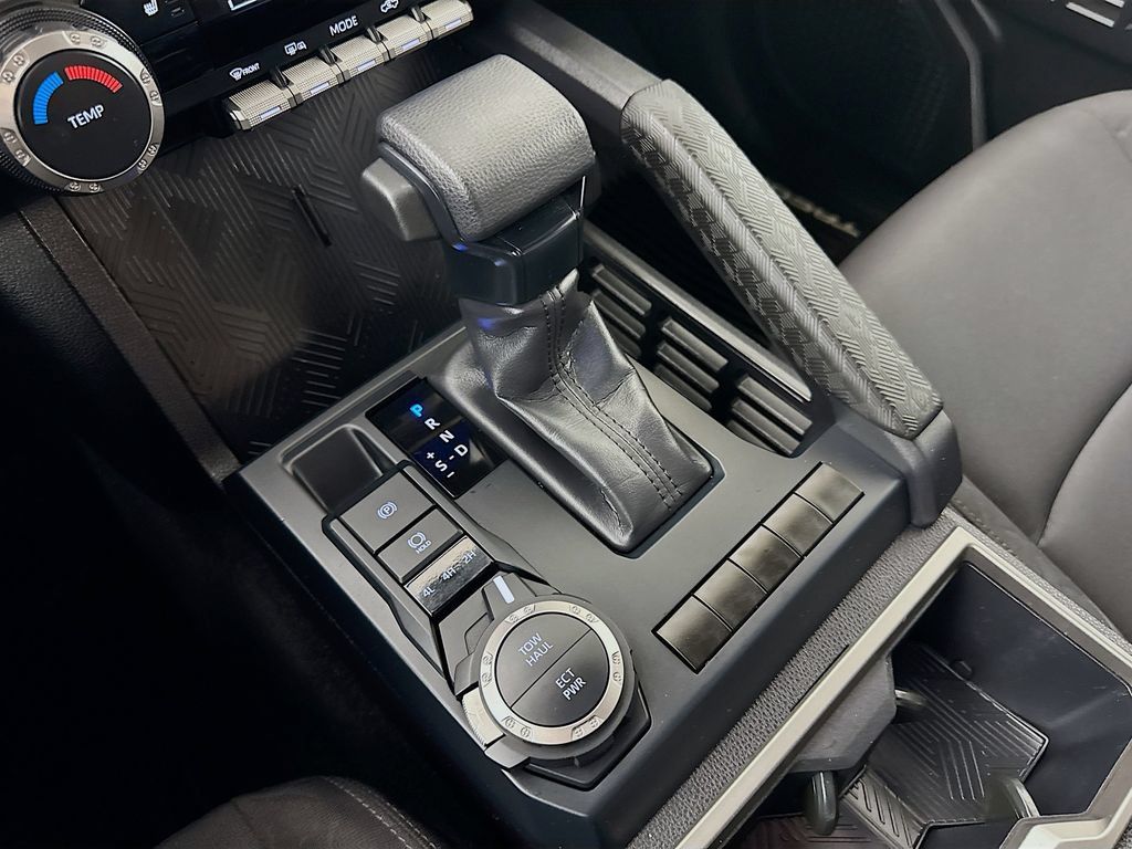 Certified 2024 Toyota Tacoma SR5 AWD/4WD image 19