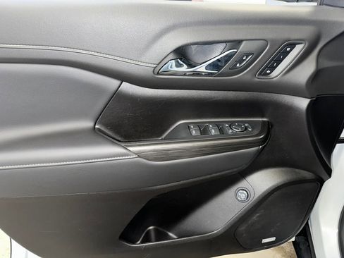 Certified 2023 GMC Acadia SLT w/ Technology Package image 5