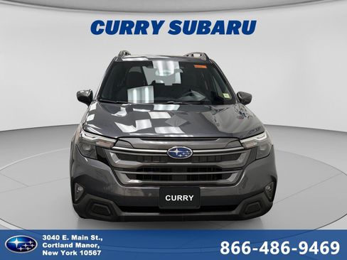 Used 2025 Subaru Forester Premium AWD/4WD image 8