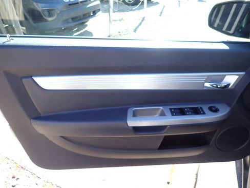 Used 2010 Chrysler Sebring Touring image 22