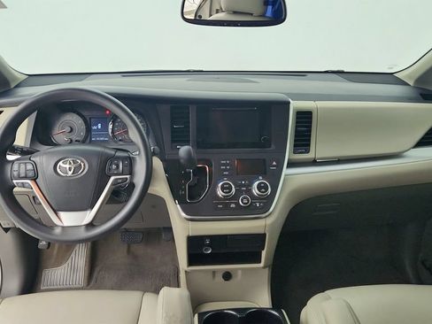 Used 2017 Toyota Sienna LE FWD image 16