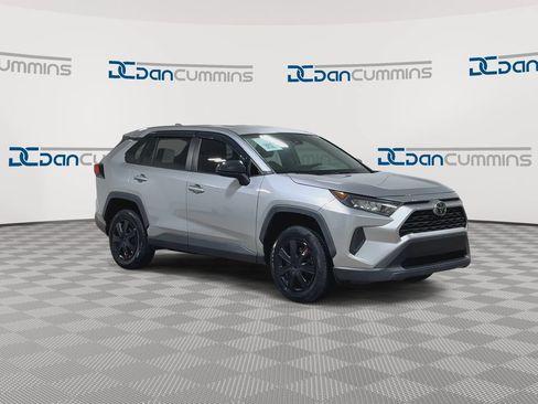 Used 2022 Toyota RAV4 LE AWD/4WD image 2
