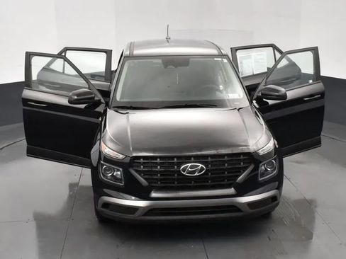 Used 2023 Hyundai Venue SE image 10