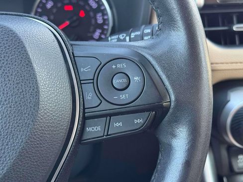 Used 2021 Toyota RAV4 XLE Premium AWD/4WD image 26