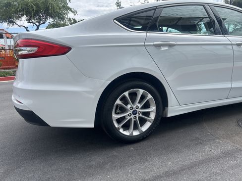 Used 2020 Ford Fusion SE FWD image 9