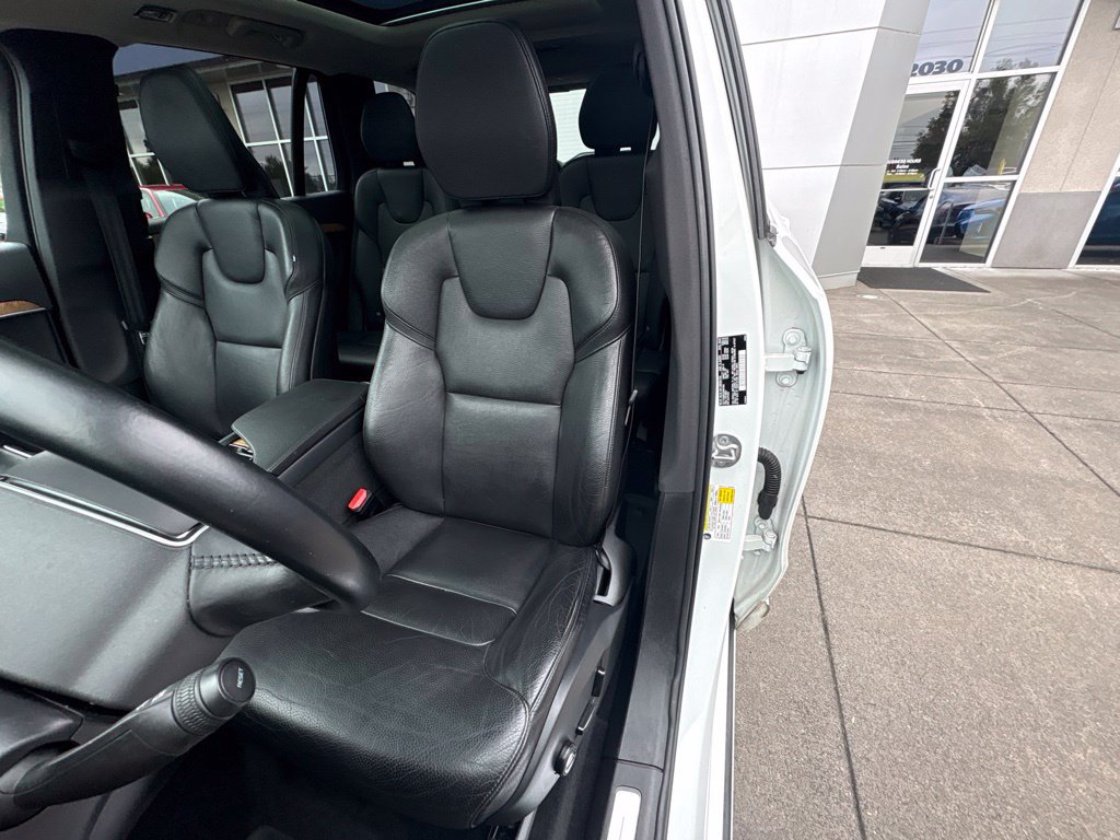 Used 2022 Volvo XC90 T8 Inscription Expression w/ Advanced Package AWD/4WD image 12