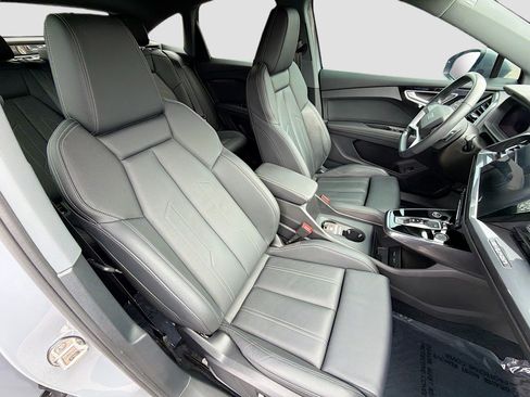 Used 2023 Audi Q4 e-tron Prestige image 15
