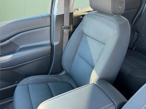 Used 2023 GMC Acadia SLE w/ Driver Convenience Package image 8