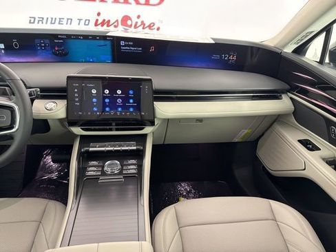 New 2026 Lincoln Nautilus Premier image 12