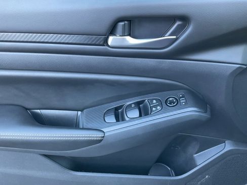 Used 2024 Nissan Altima 2.5 SV w/ SV Premium Package image 11