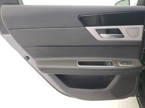 Used 2017 Jaguar XF Prestige AWD/4WD image 15