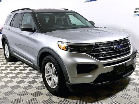 Used 2021 Ford Explorer XLT RWD image 3
