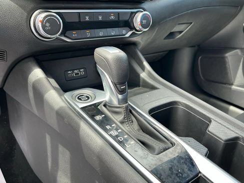 Used 2022 Nissan Sentra SV FWD image 23