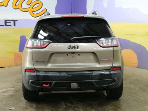 Used 2019 Jeep Cherokee Trailhawk AWD/4WD image 7