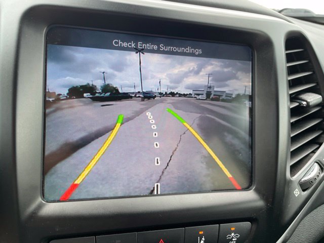 Used 2018 Jeep Cherokee Overland w/ Technology Group AWD/4WD image 35