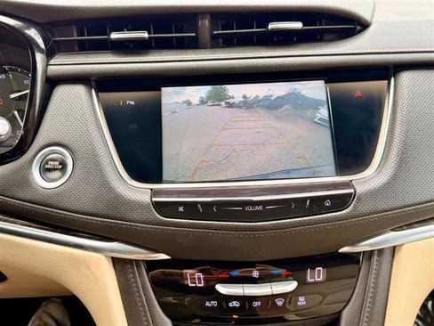 Used 2018 Cadillac XT5 FWD image 19