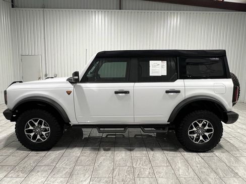 Used 2024 Ford Bronco Badlands image 2