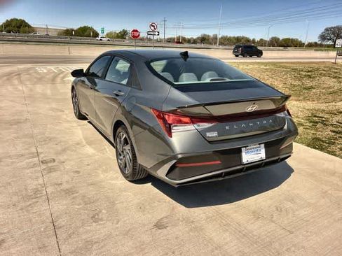 Used 2025 Hyundai Elantra Sport image 5