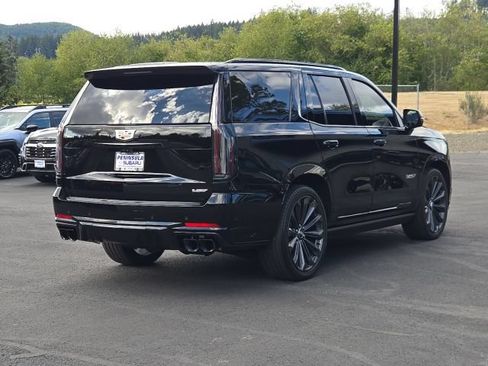 Used 2025 Cadillac Escalade V w/ LPO, Floor Liner Package AWD/4WD image 9