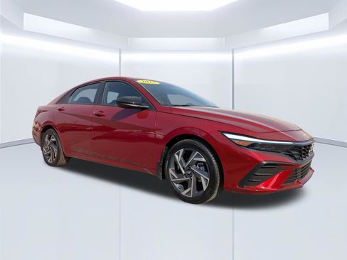 Certified 2025 Hyundai Elantra Sport image 2