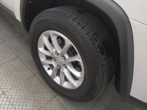 Used 2022 Jeep Grand Cherokee Laredo X RWD image 31