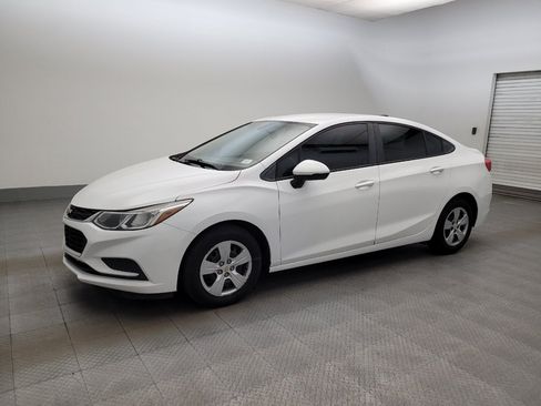Used 2017 Chevrolet Cruze LS FWD image 2