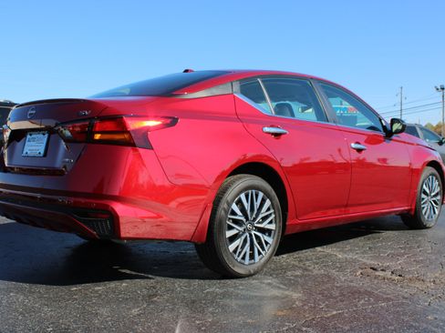 Used 2024 Nissan Altima 2.5 SV image 4