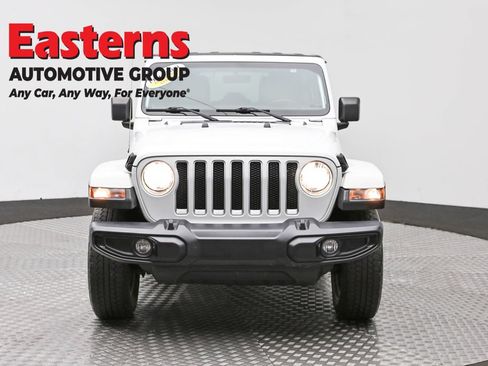 Used 2018 Jeep Wrangler Unlimited Sahara AWD/4WD image 2