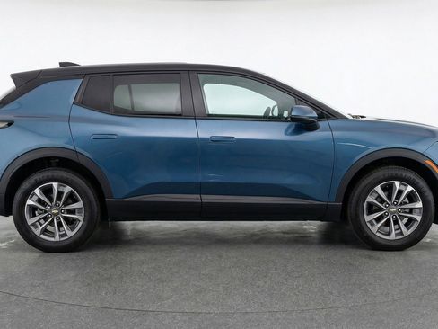 Used 2025 Chevrolet Equinox LT image 11