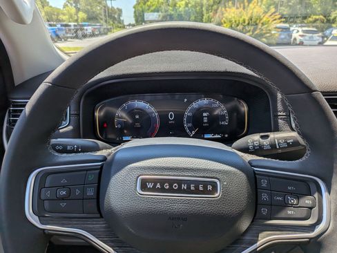 Used 2024 Jeep Wagoneer L Series III w/ Premium Group I AWD/4WD image 12