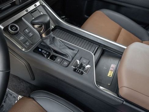 Used 2025 Lexus GX 550 w/ Accessory Package (2T) image 10