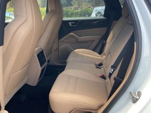 Used 2023 Porsche Cayenne AWD/4WD image 11
