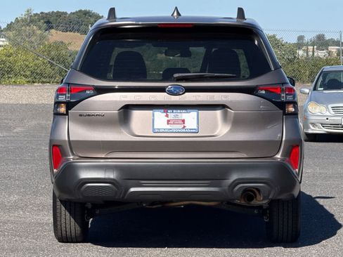 Used 2025 Subaru Forester Premium AWD/4WD image 4