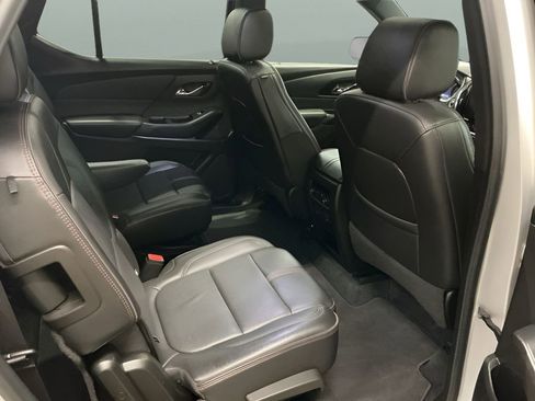 Used 2022 Chevrolet Traverse RS image 25