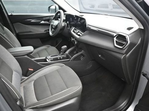 Used 2025 Chevrolet TrailBlazer LT AWD/4WD image 20
