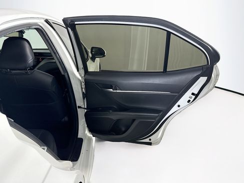 Used 2018 Toyota Camry SE image 28