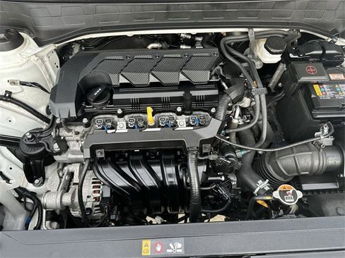 Used 2024 Hyundai Venue SEL image 18