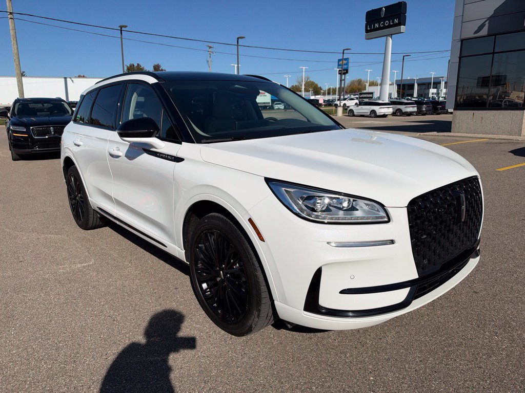 Used 2023 Lincoln Corsair Reserve w/ Equipment Group 201A AWD/4WD image 7