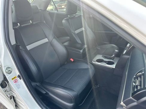 Used 2014 Toyota Camry SE image 12