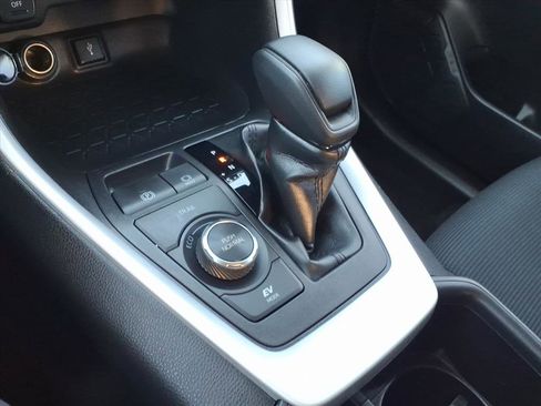 Certified 2022 Toyota RAV4 LE image 23