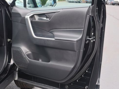 Used 2022 Toyota RAV4 SE w/ Convenience Package AWD/4WD image 20
