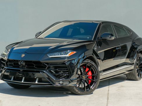 Used 2020 Lamborghini Urus image 3
