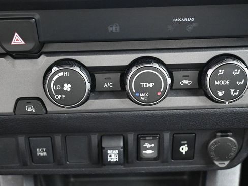 Used 2019 Toyota Tacoma TRD Off-Road image 21