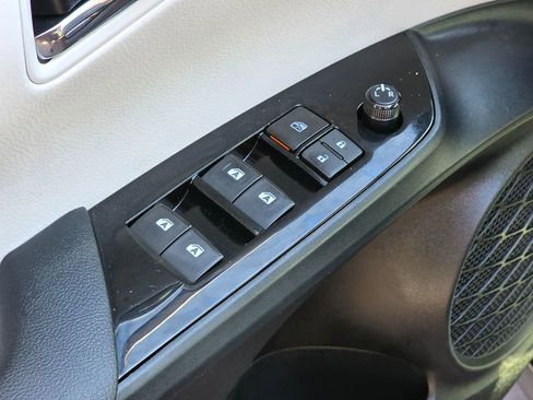 Used 2017 Toyota Prius Two image 28