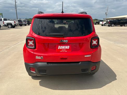 Used 2019 Jeep Renegade Latitude AWD/4WD image 5