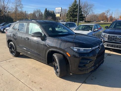 New 2026 Volkswagen Tiguan SE R-Line AWD/4WD image 1