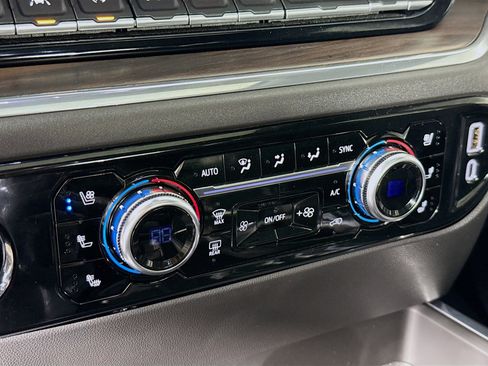 Used 2023 GMC Sierra 1500 SLT w/ SLT Premium Package image 19