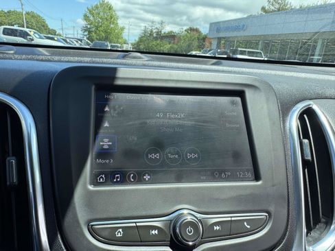 Used 2024 Chevrolet Equinox LT AWD/4WD image 25