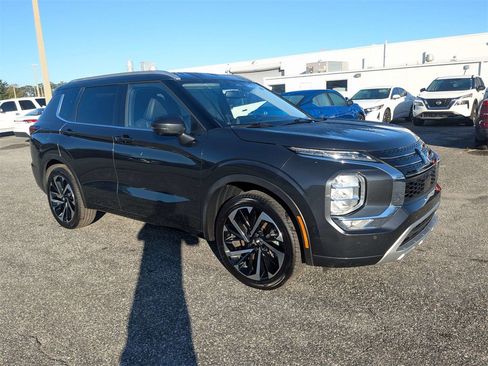 Used 2024 Mitsubishi Outlander SEL image 2